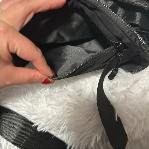 🆕 Basic Essentials everywhere belt bag 1L - Black - Picture 2 of 4